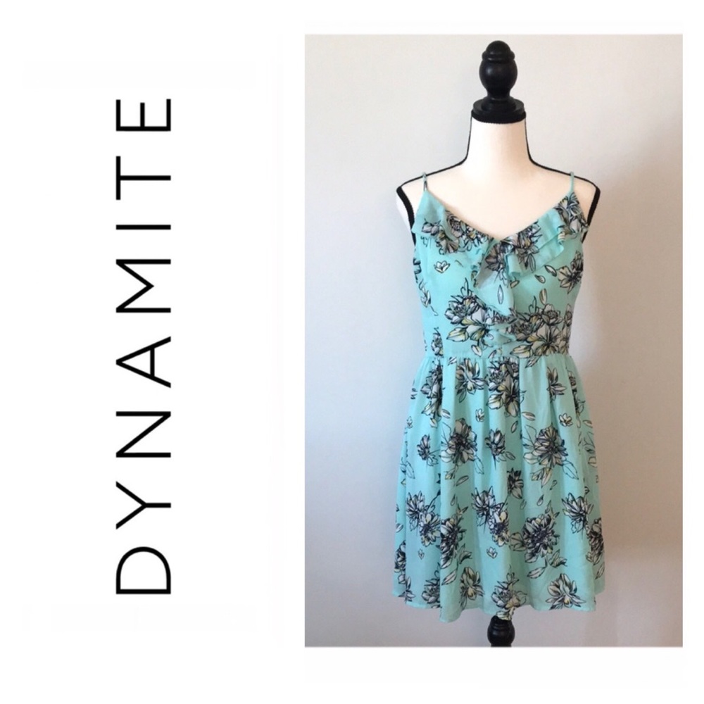 💝 Dynamite floral dress